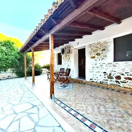Irini Appartement *
